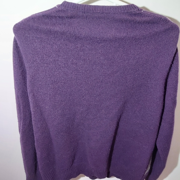 Men's V-Neck Sweater - Picture 3 of 8